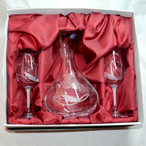 Souprava karafa pískovaná dvě sklenice s kamínky na víno