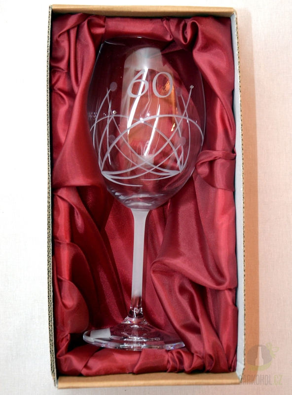 Pískované sklo - Pískovaná sklenice na víno - 60 let s kamínky