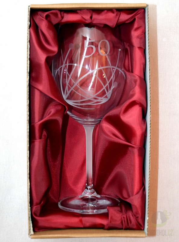 Pískované sklo - Pískovaná sklenice na víno - 50 let s kamínky