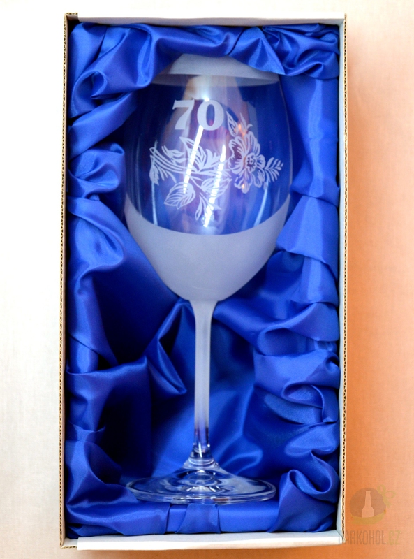 Pískované sklo - Pískovaná sklenice na víno - 70 let s květinou