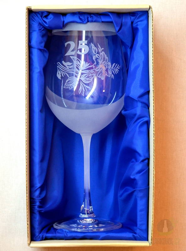 Pískované sklo - Pískovaná sklenice na víno - 25 let s květinou