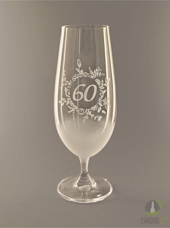Pískované sklo - Pískovaná sklenice na pivo - 60 let s květinou