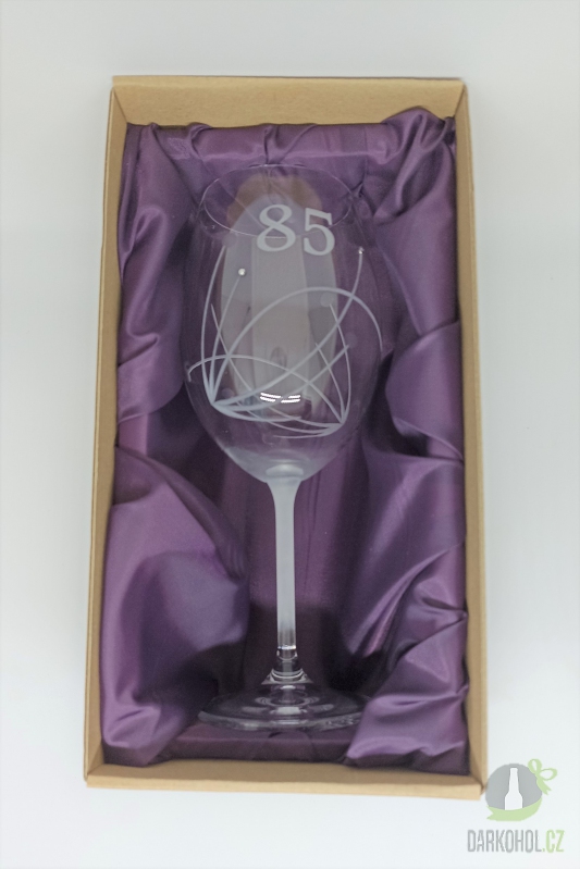 Pískované sklo - Pískovaná sklenice na víno - 85 let s kamínky