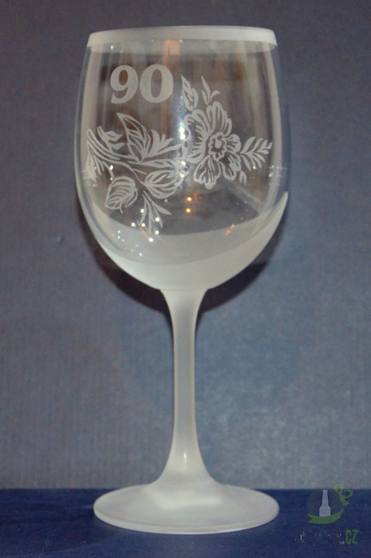 Pískované sklo - Pískovaná sklenice na víno - 90 let s květinou