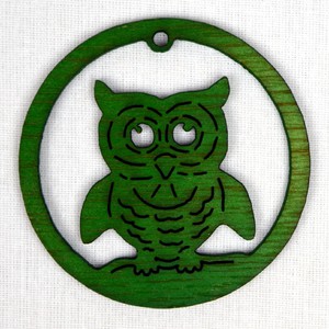 Ozdoba sova v kruhu zelená