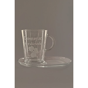 Pískovaný hrnek s talířkem - Usmívej se, jsi v důchodu