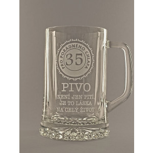 Pískovaný půllitr s uchem - 35 let Pivo není jen pití, je to láska na celý život