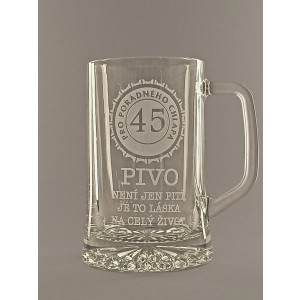 Pískovaný půllitr s uchem - 45 let Pivo není jen pití, je to láska na celý život