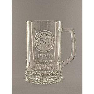 Pískovaný půllitr s uchem - 50 let Pivo není jen pití, je to láska na celý život