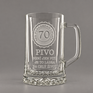 Pískovaný půllitr s uchem - 70 let Pivo není jen pití, je to láska na celý život